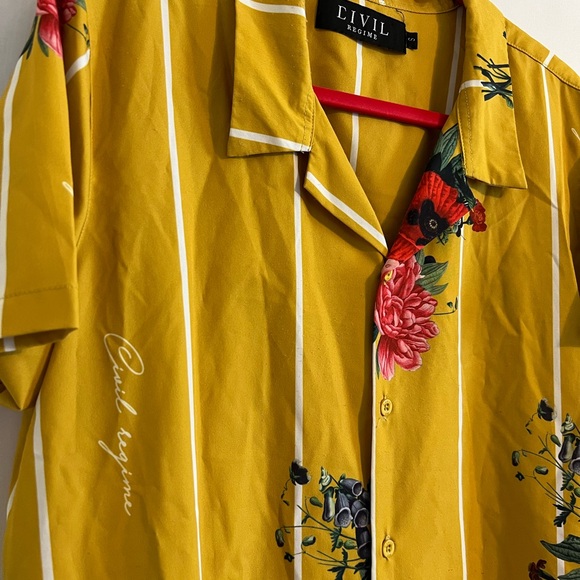 Stylish button up - Picture 2 of 5